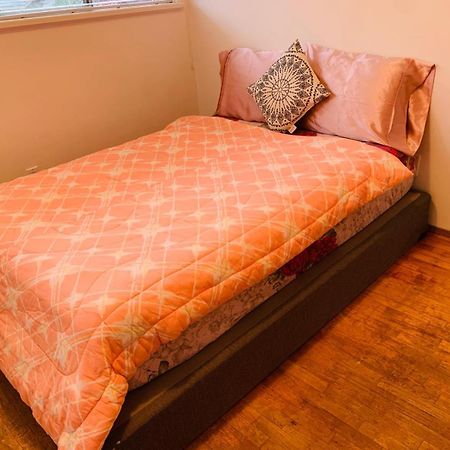 Cosy Romantic Stay In Surrey- Walking Distance From Guildford Town Centre Экстерьер фото